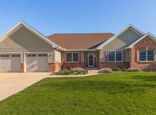 3712 Gina Dr, Bloomington, IL
