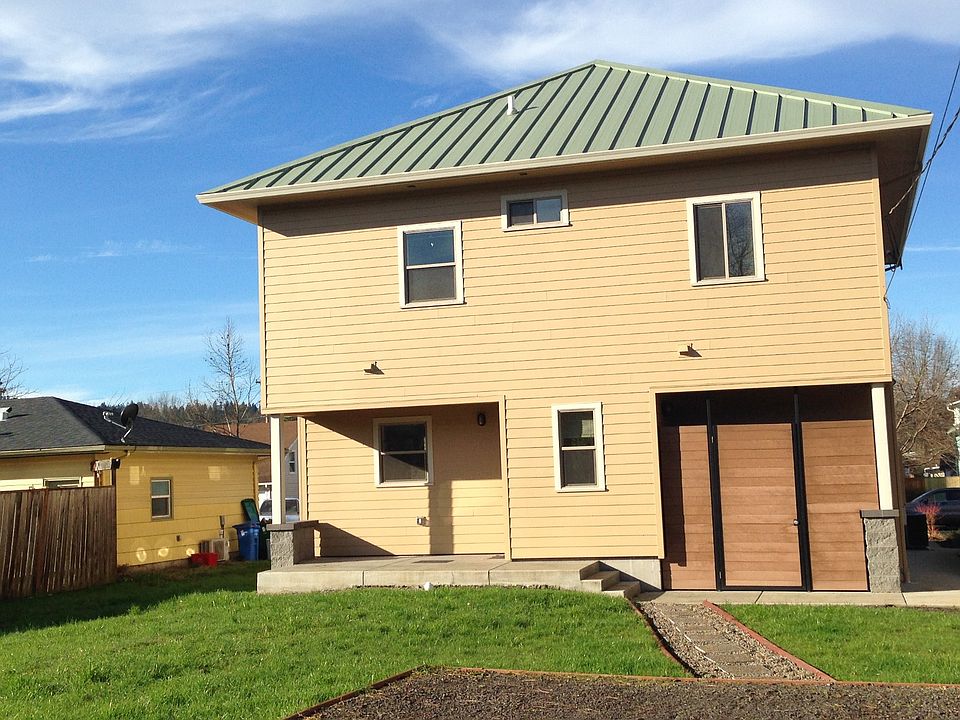 2nd image of 2625 Alder St