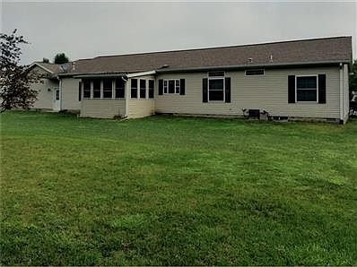 2nd image of 820 Fern Dr