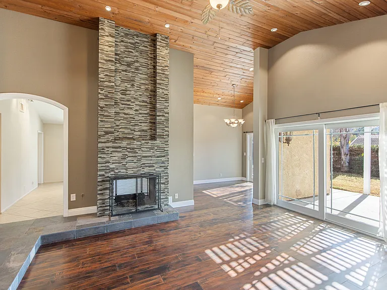 3332 Holloway St — Photo 7