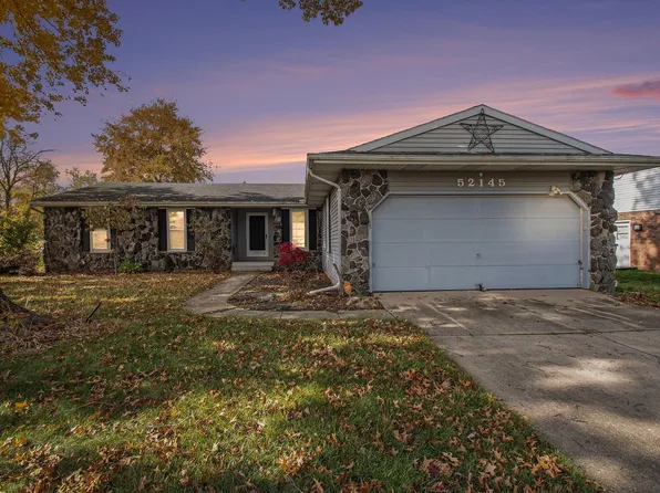 52145 Brookview Ct, South Bend, IN 46637