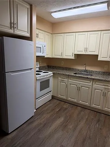 120 Houma Blvd #2 — Photo 5
