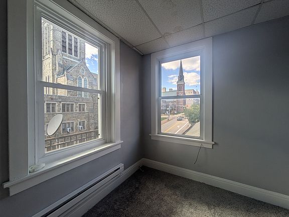 4th image of 321 S Main St