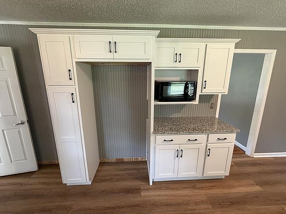 4th image of 746 Salem Cir