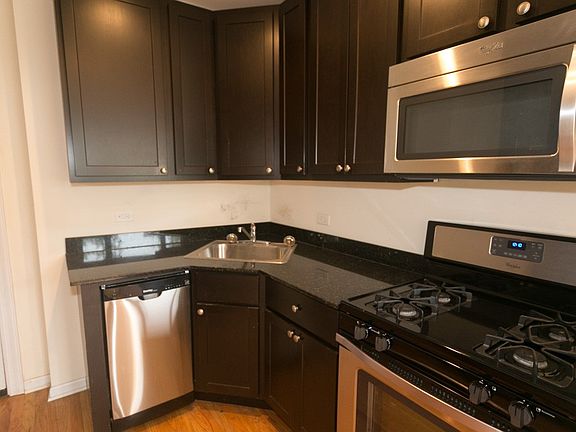 3rd image of 1905 W Wilson Ave APT 2A