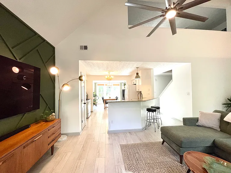 1109 Ashbury Dr — Photo 8