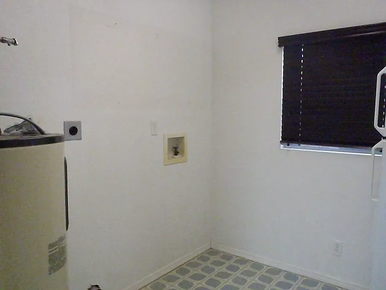 4709 Avenue H — Photo 16