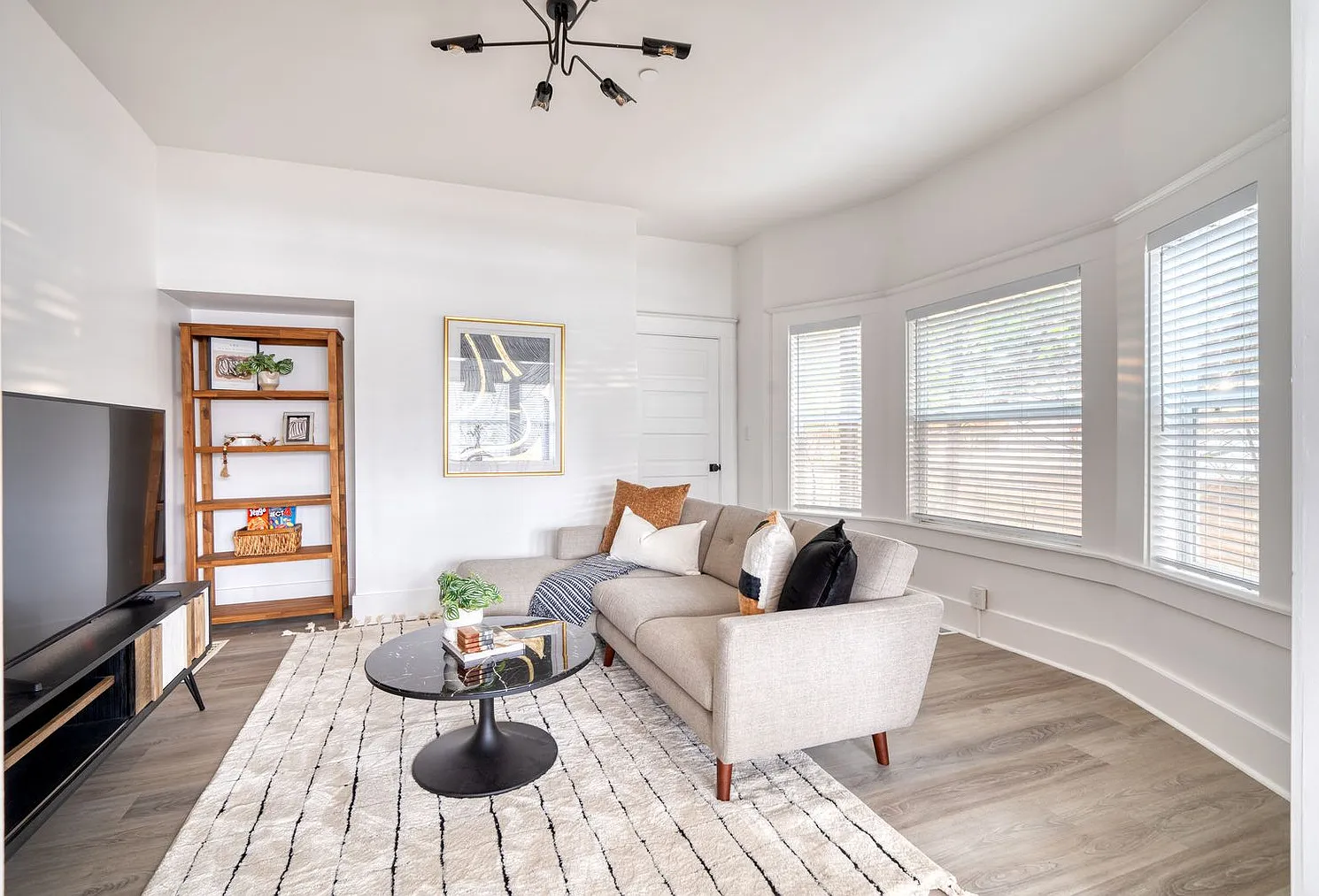 2 bed, 1.0 bath, 1453 sqft, $3,470 — Photo 4