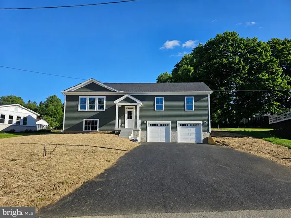 15320 Summit Farm Dr, Blue Ridge Summit, PA 17214