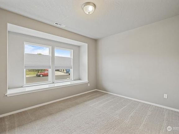 4th image of 2282 Leonard Dr