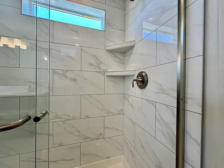 1431 N Meadowglen Ave — Photo 9