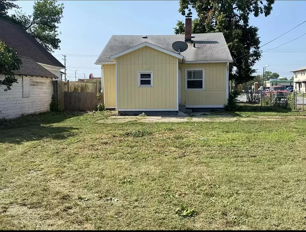 2 bed, 724 sqft, $1,100 — Photo 2