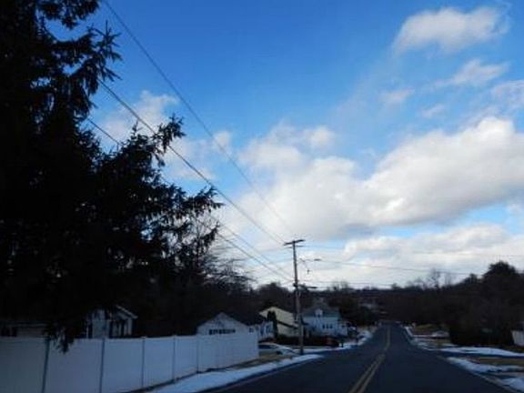 Exterior Neighborhood (street photo)