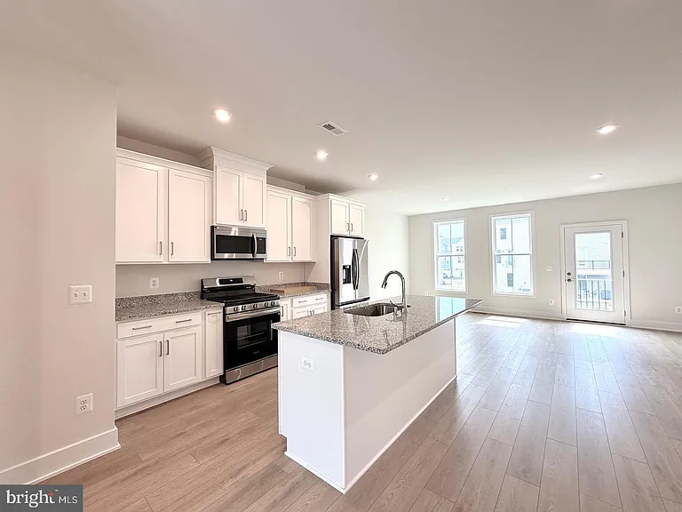 131 Sapphire St — Photo 24
