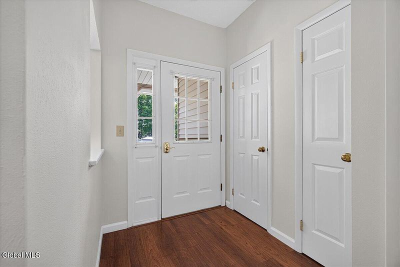 2nd image of 1011 Hampton Place Boulevard
