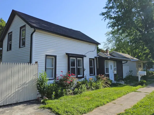 323 E North St, Plano, IL 60545