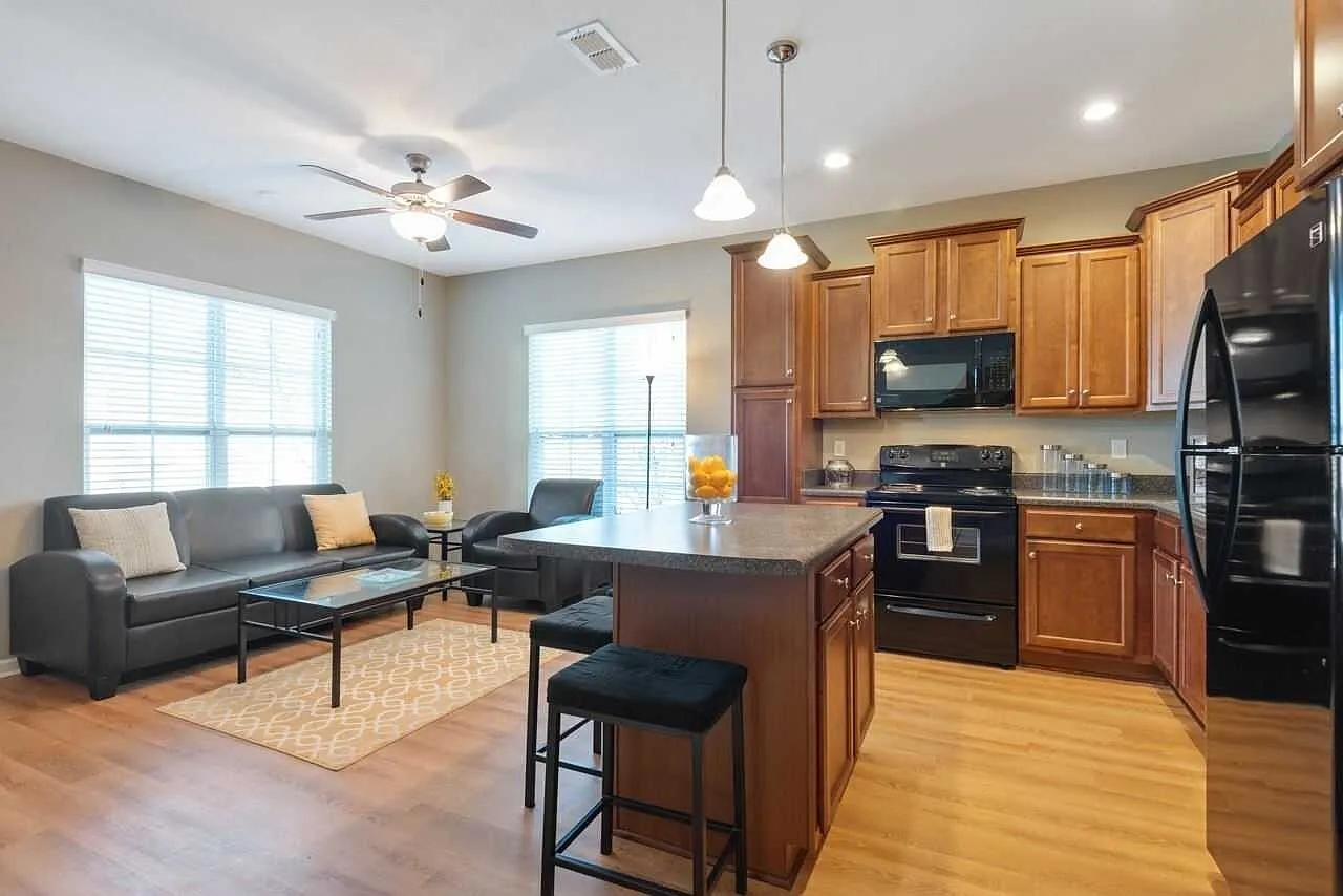3 bed, 3.0 bath, 1174 sqft, $1,500 — Photo 3