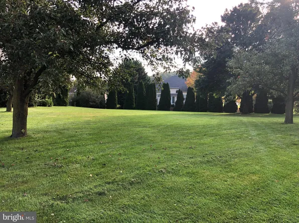 Fairway Dr E, Fayetteville, PA 17222