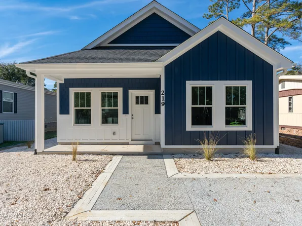 219 NE 75th Street, Oak Island, NC 28465