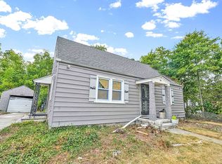 37 Cottage Pl, Roosevelt, NY 11575
