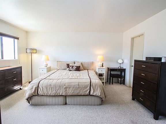 4th image of 845 E Ave APT E