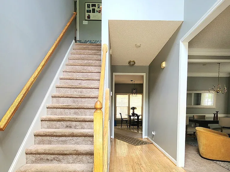9017 Erinsbrook Dr — Photo 3