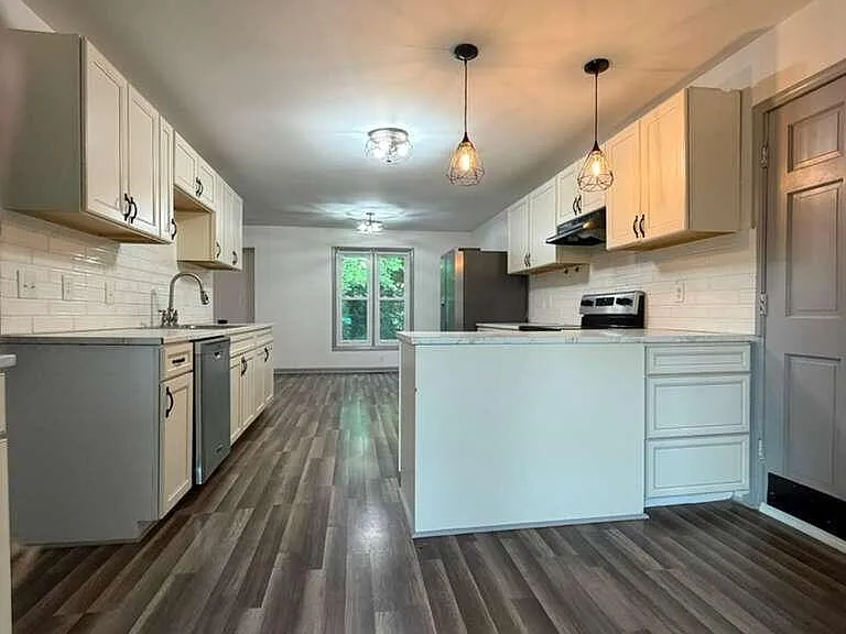206 Little John Ln — Photo 11