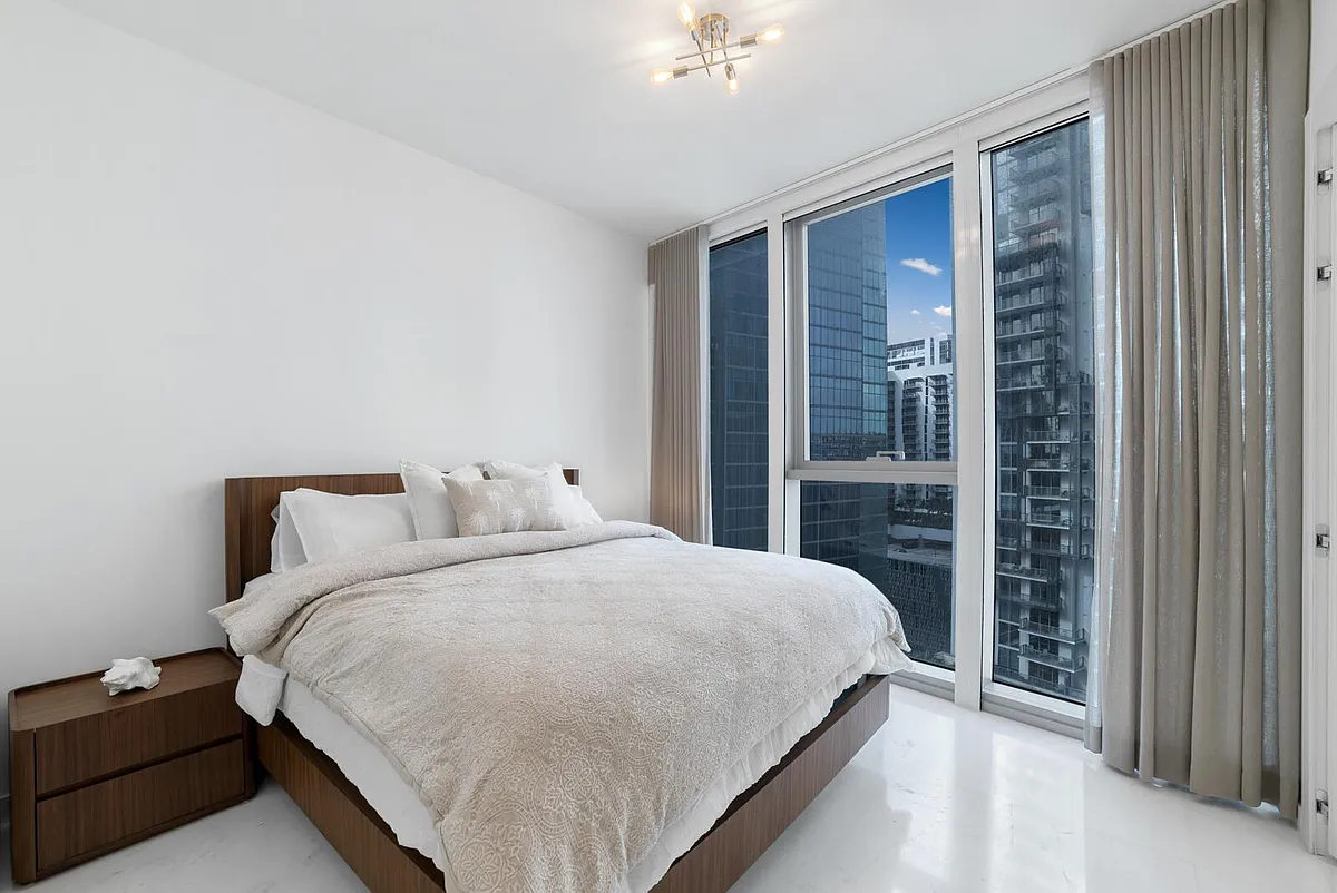 Building Photo - 300 Biscayne Blvdway #2010