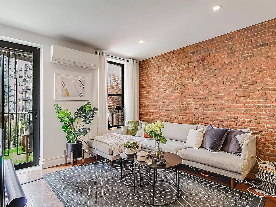 1st image of 1569 2nd Ave #301
