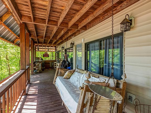 Image 4: Covered Porch