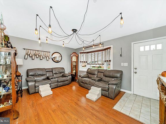 5th image of 1108 W Irvin Ave
