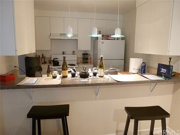 2nd image of 1400 S Catalina Ave Unit 205