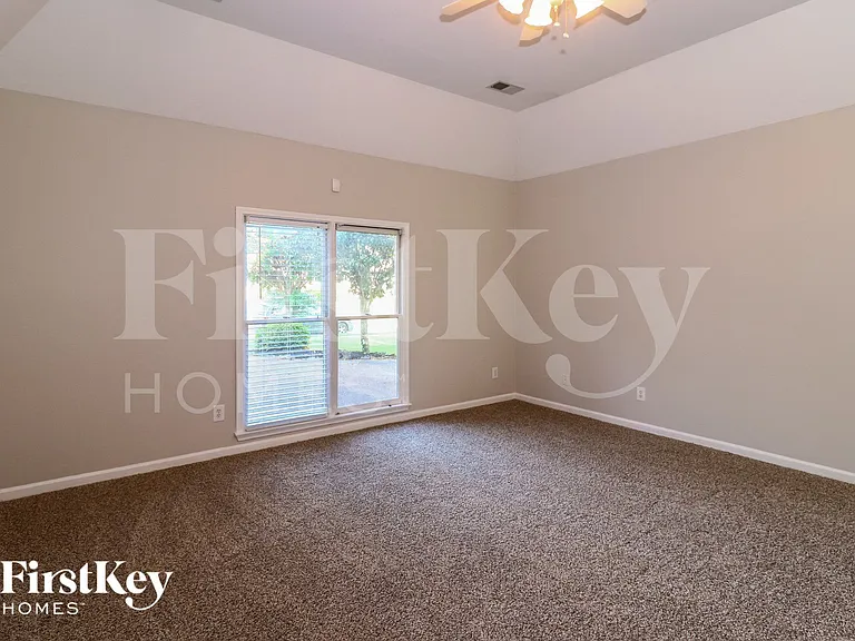 1323 Crossmont Cv — Photo 9