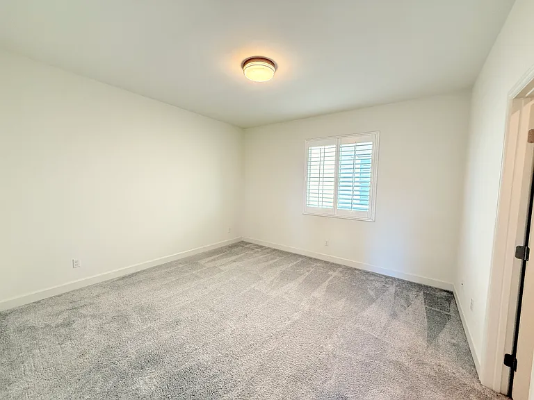 2751 E Agrarian St — Photo 29