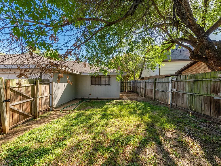4605 & 4607 Menzer Rd — Photo 34