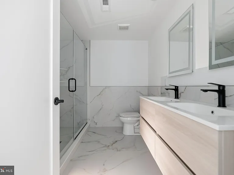 208 Vine St #2C — Photo 9