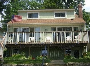 839 Pine Tree Rd W, Lake Orion, MI 48362