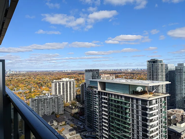 39 Roehampton Ave #3210 — Photo 21
