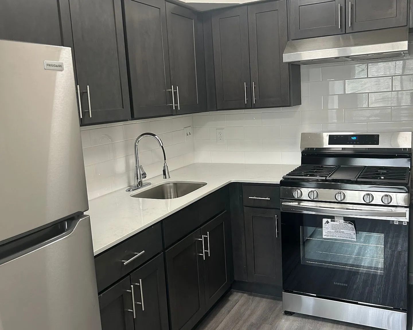 Weymouth Court Apartments — Photo 1