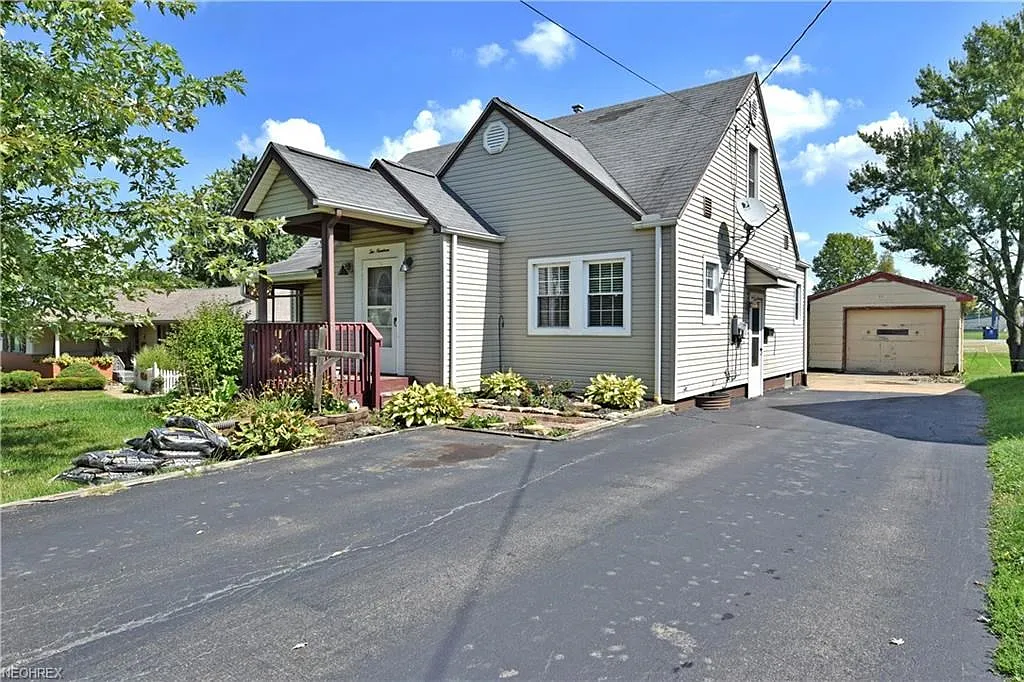 219 Rebecca Ave photo 1