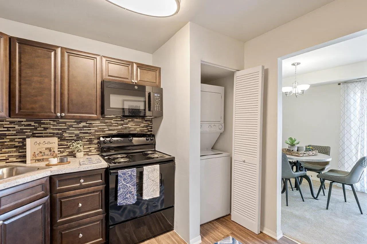 Towson Crossing Apartment Homes — Photo 3