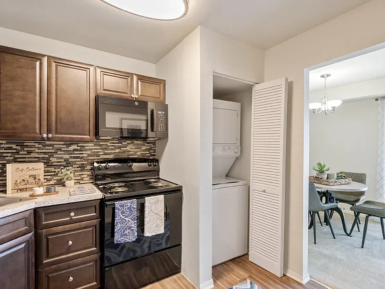 Towson Crossing Apartment Homes — Photo 3