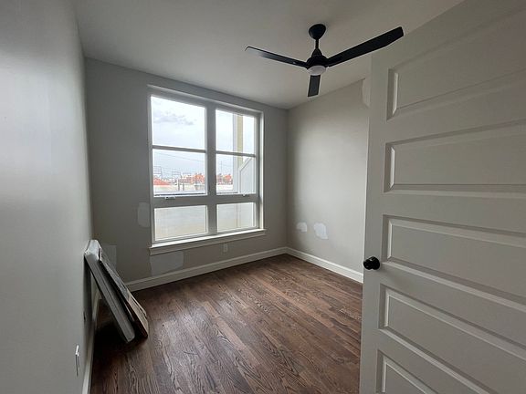 3rd image of 605 Campbell Ave SE #401