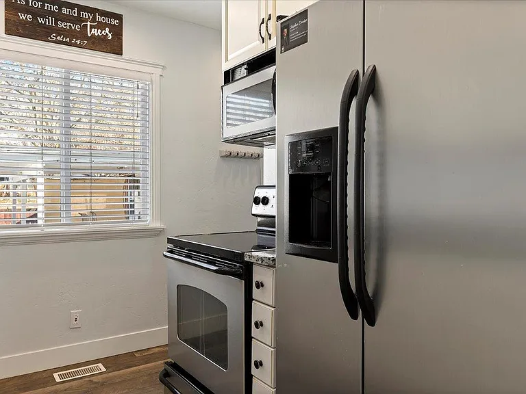 3940 Evelyn Rd — Photo 10