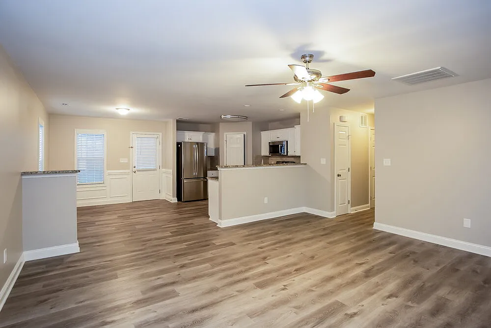 3 bed, 2.0 bath, 1320 sqft, $2,045 — Photo 4