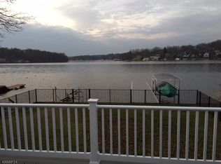 4 McNabb Rd, Lake Hopatcong, NJ 07849