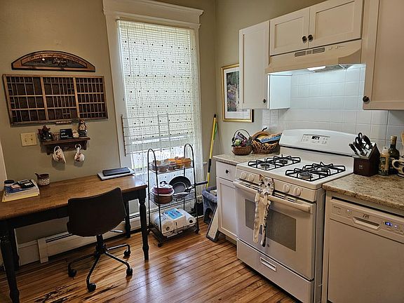 Kitchen( furniture belongs to tenant)