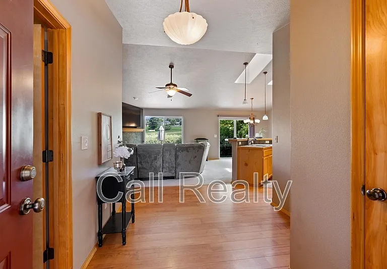5211 S Myrtle Ln — Photo 3