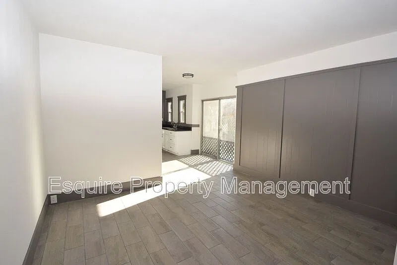 3 bed, 1.0 bath, 862 sqft, $2,550 — Photo 3