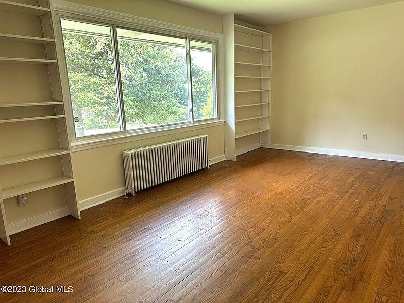 3rd image of 209 Marion Avenue